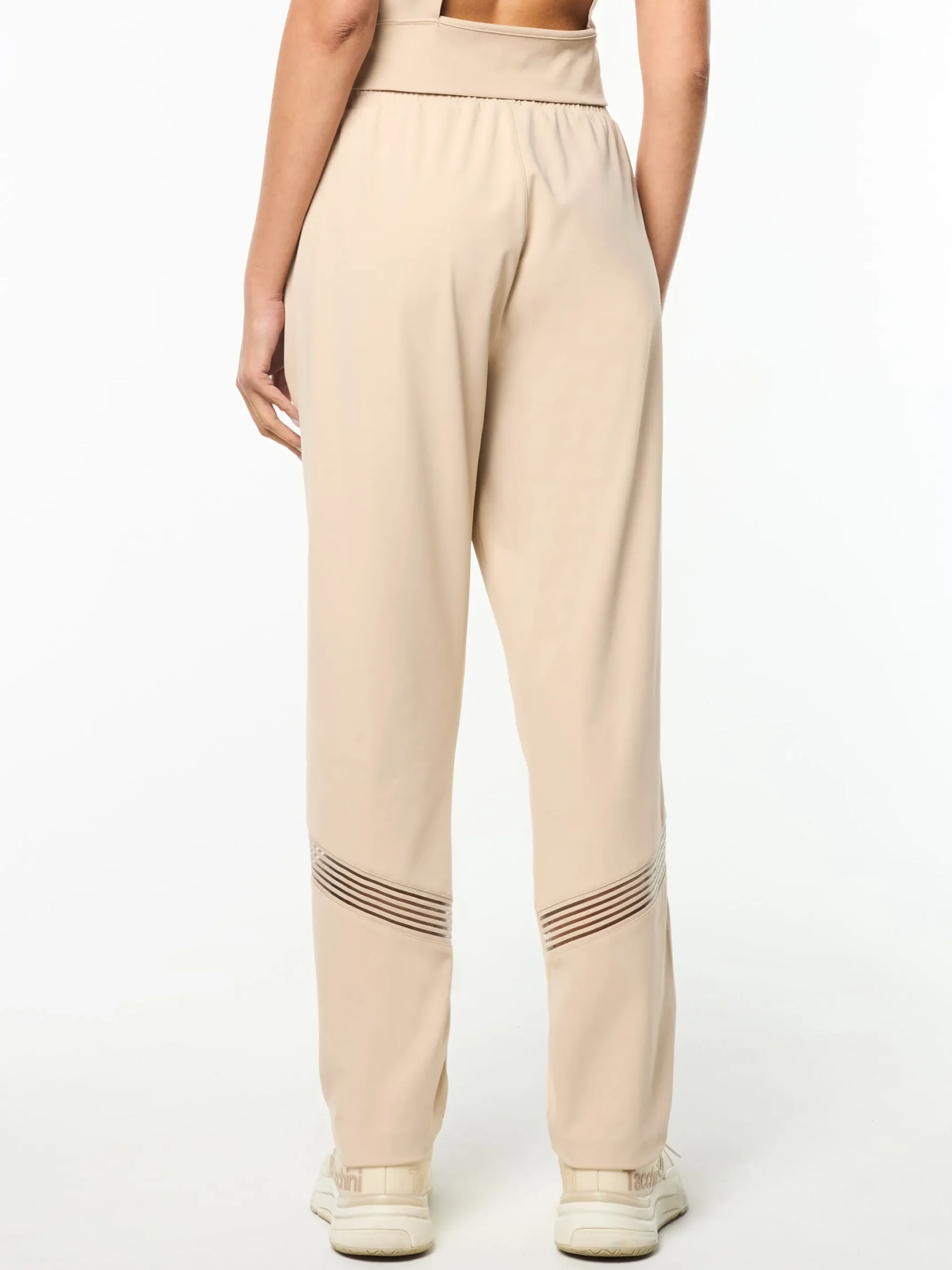 Noemi Pant- Humus