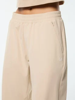 Noemi Pant- Humus