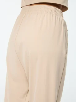 Noemi Pant- Humus